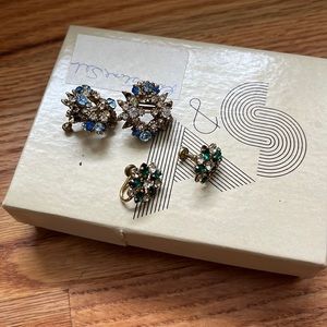 Set of two clip on earrings